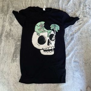 Skeleton surfer head tee